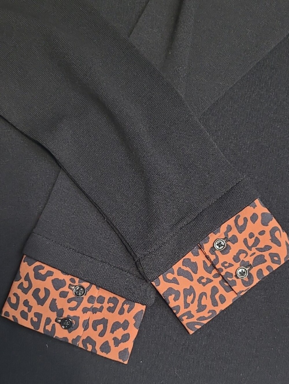 🍂 Simons Black Long Sleeve Top w/ Leopard Print Collar and Cuffs S fits M - Picture 6 of 11